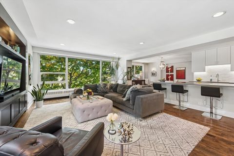 Tiny photo for 3180 N Lake Shore Drive #2H, Chicago, IL 60657 (MLS # 12615314)