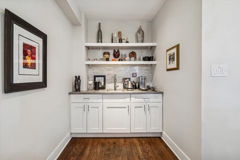 Tiny photo for 3180 N Lake Shore Drive #2H, Chicago, IL 60657 (MLS # 12615314)