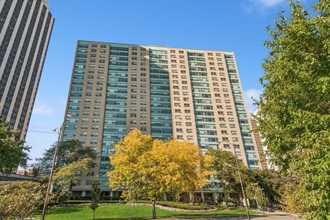 Tiny photo for 3180 N Lake Shore Drive #2H, Chicago, IL 60657 (MLS # 12615314)