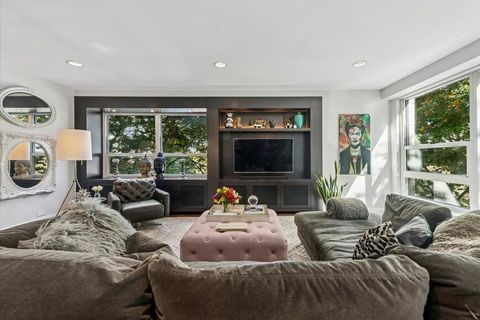 Tiny photo for 3180 N Lake Shore Drive #2H, Chicago, IL 60657 (MLS # 12615314)