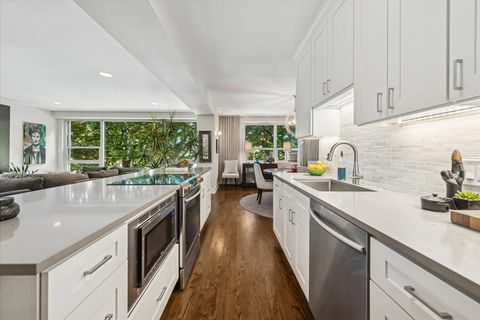 Tiny photo for 3180 N Lake Shore Drive #2H, Chicago, IL 60657 (MLS # 12615314)