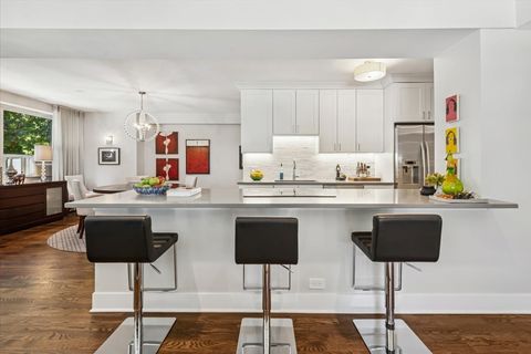 Tiny photo for 3180 N Lake Shore Drive #2H, Chicago, IL 60657 (MLS # 12615314)