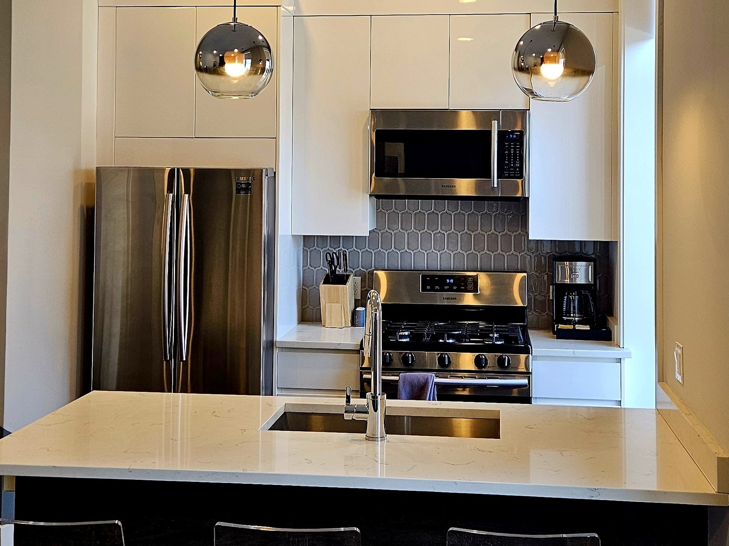 318 S Halsted Street 301