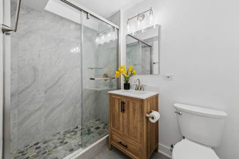 Tiny photo for 5801 N SHERIDAN Road #20E, Chicago, IL 60660 (MLS # 12733149)