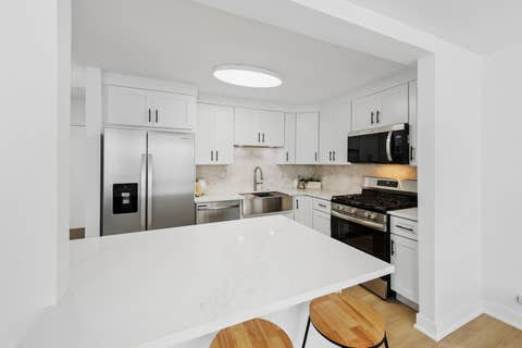 Tiny photo for 5801 N SHERIDAN Road #20E, Chicago, IL 60660 (MLS # 12733149)
