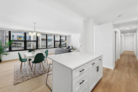 Tiny photo for 5801 N SHERIDAN Road #20E, Chicago, IL 60660 (MLS # 12733149)