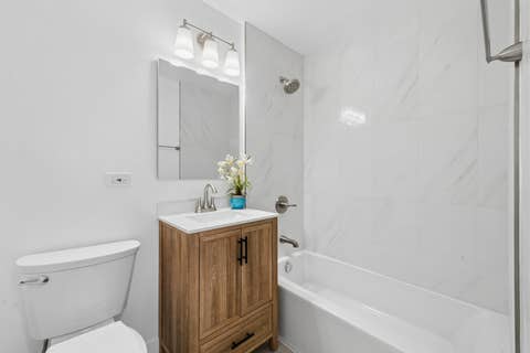 Tiny photo for 5801 N SHERIDAN Road #20E, Chicago, IL 60660 (MLS # 12733149)