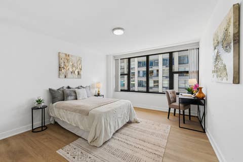 Tiny photo for 5801 N SHERIDAN Road #20E, Chicago, IL 60660 (MLS # 12733149)