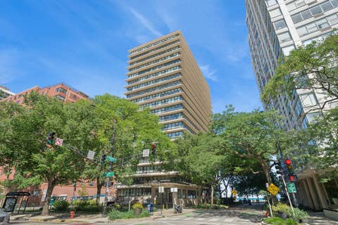 Photo of 5801 N SHERIDAN Road #20E, Chicago, IL 60660 (MLS # 12733149)