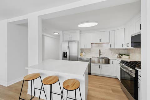 Tiny photo for 5801 N SHERIDAN Road #20E, Chicago, IL 60660 (MLS # 12733149)