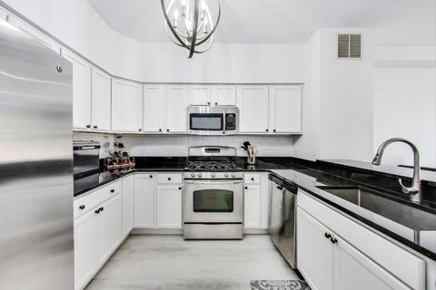 Tiny photo for 40 Arboretum Drive #256, Lombard, IL 60148 (MLS # 12479224)