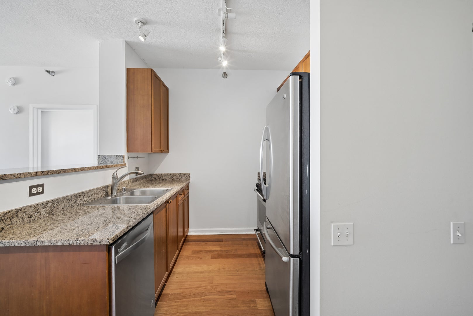 600 N Kingsbury Street 1001