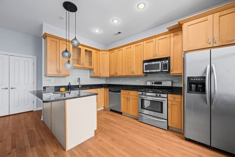 Tiny photo for 4700 N WESTERN Avenue #4B, Chicago, IL 60625 (MLS # 12516189)