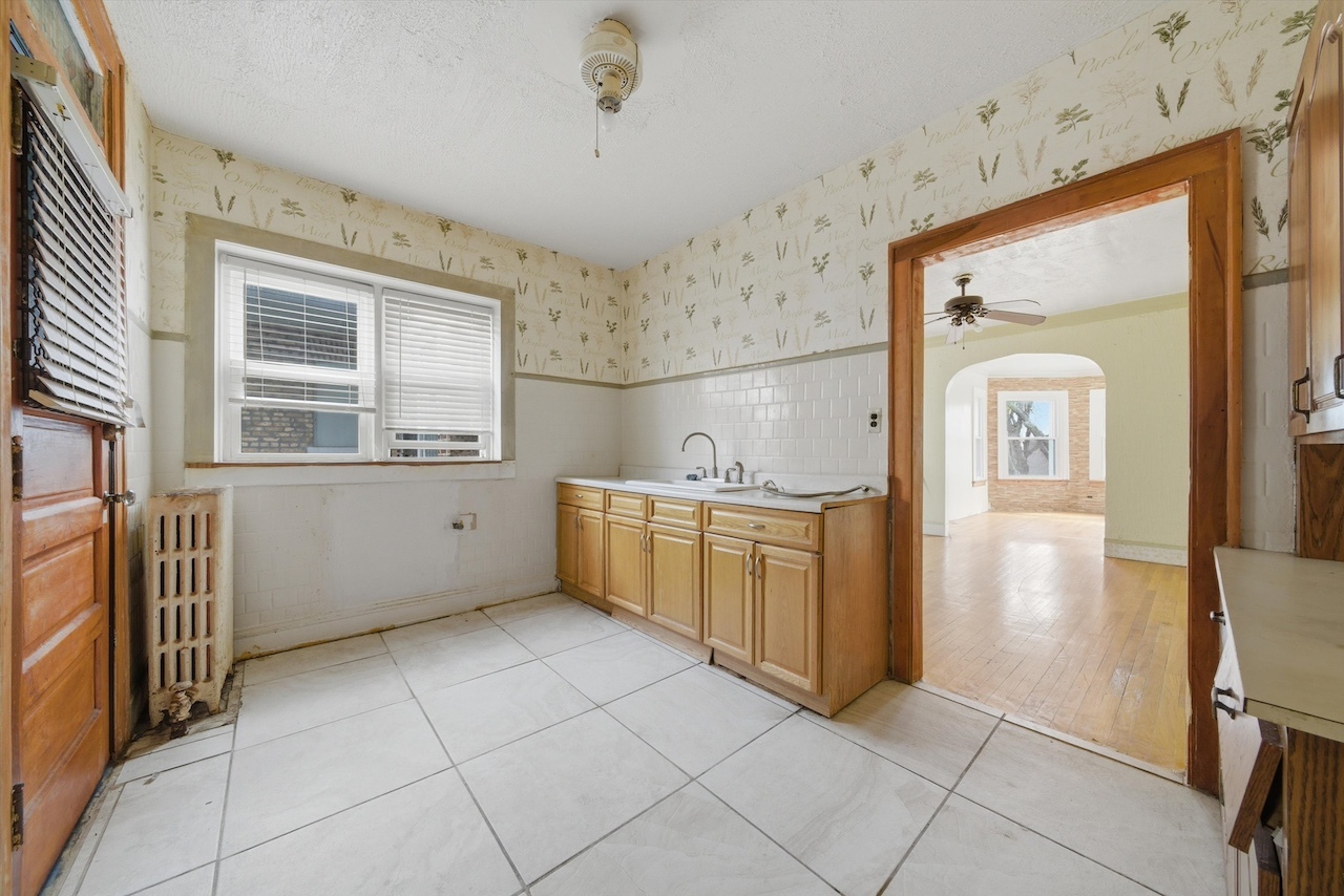 7960 S Phillips Avenue