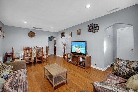 Tiny photo for 10505 S Whipple Street, Chicago, IL 60655 (MLS # 12554253)