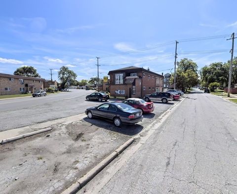 Tiny photo for 4300 Amelia Avenue, Lyons, IL 60534 (MLS # 12563860)