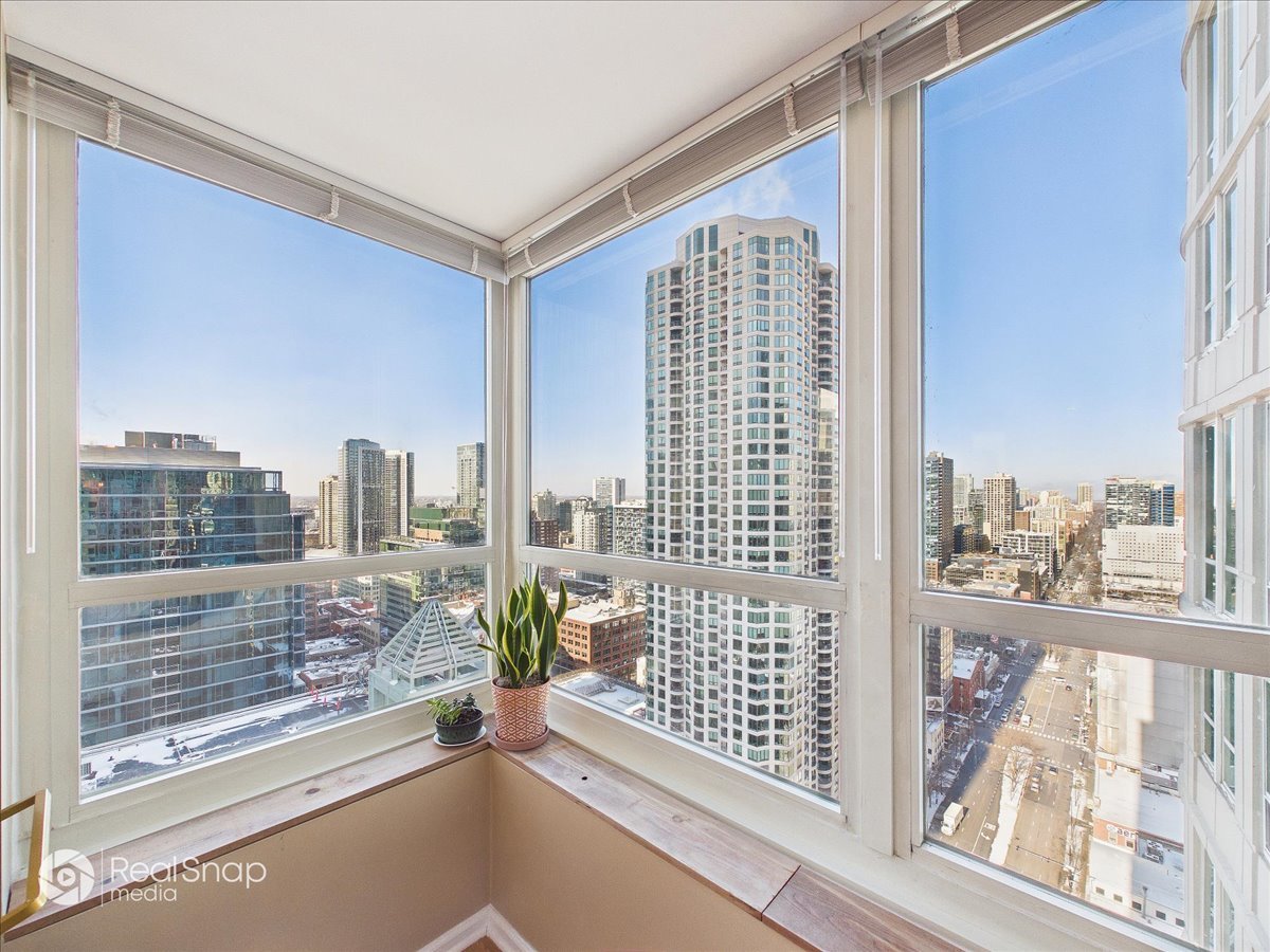 345 N LaSalle Drive 3110