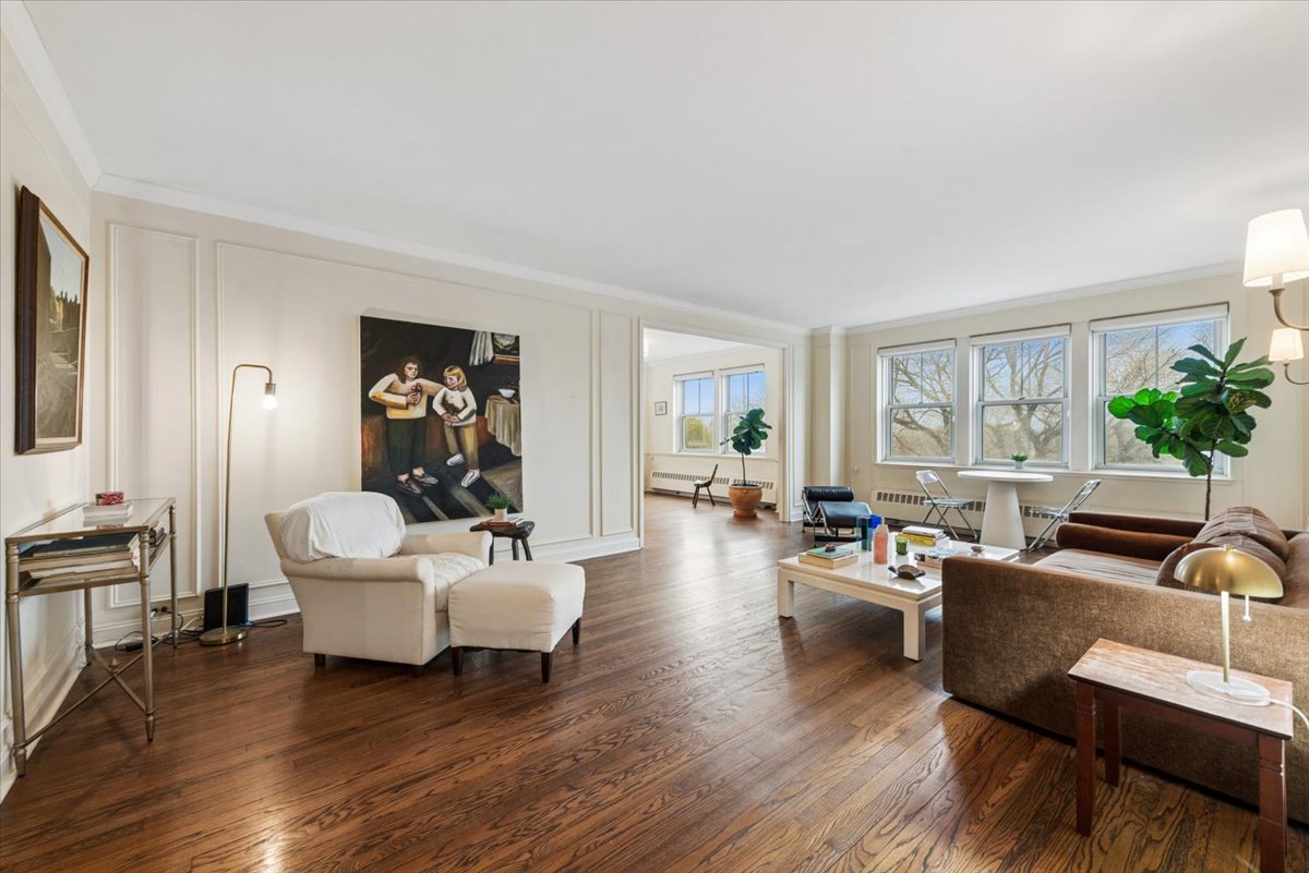 5555 N SHERIDAN Road 316