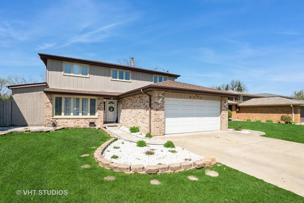 Photo for 8036 S Fawn Trail, Justice, IL 60458 (MLS # 12444980)