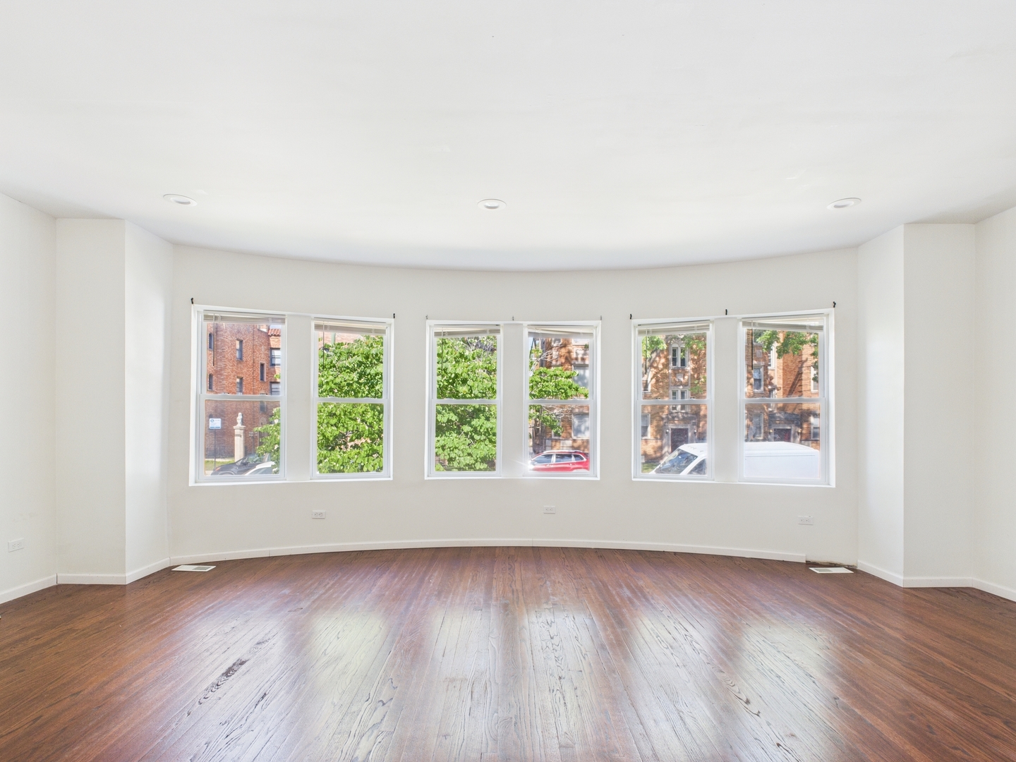 8015 S Paxton Avenue