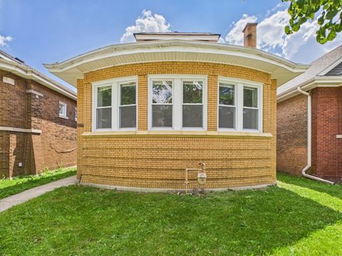 Photo of 8015 S Paxton Avenue, Chicago, IL 60617 (MLS # 12491975)
