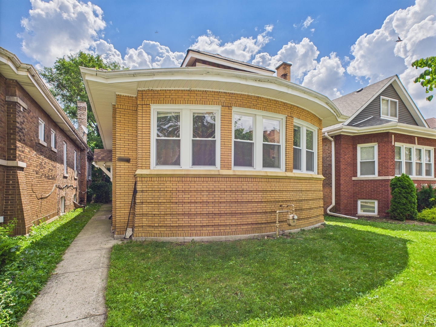 8015 S Paxton Avenue