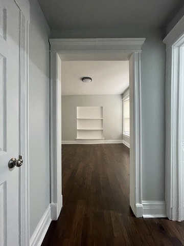 916 W 68th Street 2W