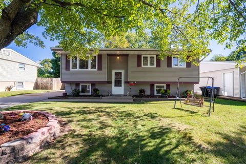 Photo of 1311 Dogwood Lane, Bloomington, IL 61704 (MLS # 12488389)