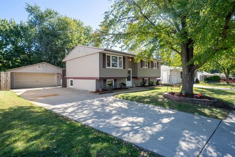 Tiny photo for 1311 Dogwood Lane, Bloomington, IL 61704 (MLS # 12488389)