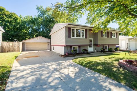 Tiny photo for 1311 Dogwood Lane, Bloomington, IL 61704 (MLS # 12488389)