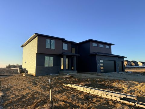 Tiny photo for 6414 Pelican Street, Bettendorf, IA 52722 (MLS # QC4268792)