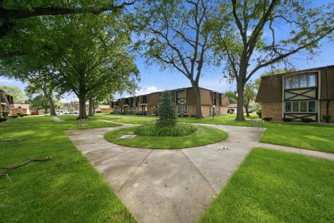 Tiny photo for 12720 CARRIAGE Lane #F1, Crestwood, IL 60418 (MLS # 12727497)