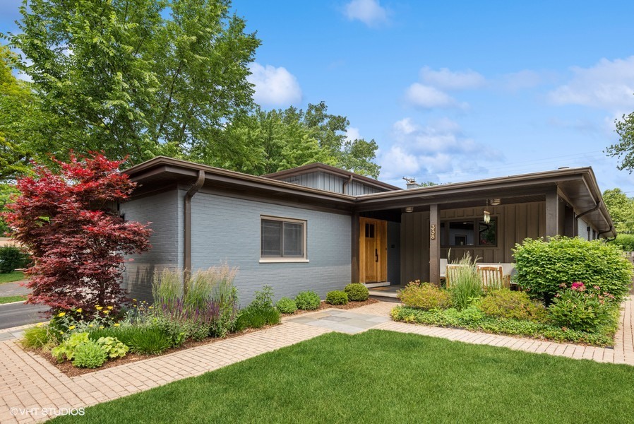 338 Wilshire Drive E