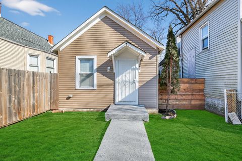 Photo of 7535 S ST. LAWRENCE Avenue, Chicago, IL 60619 (MLS # 12568193)