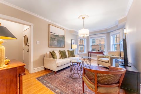 Tiny photo for 617 Washington Boulevard #2N, Oak Park, IL 60302 (MLS # 12559878)