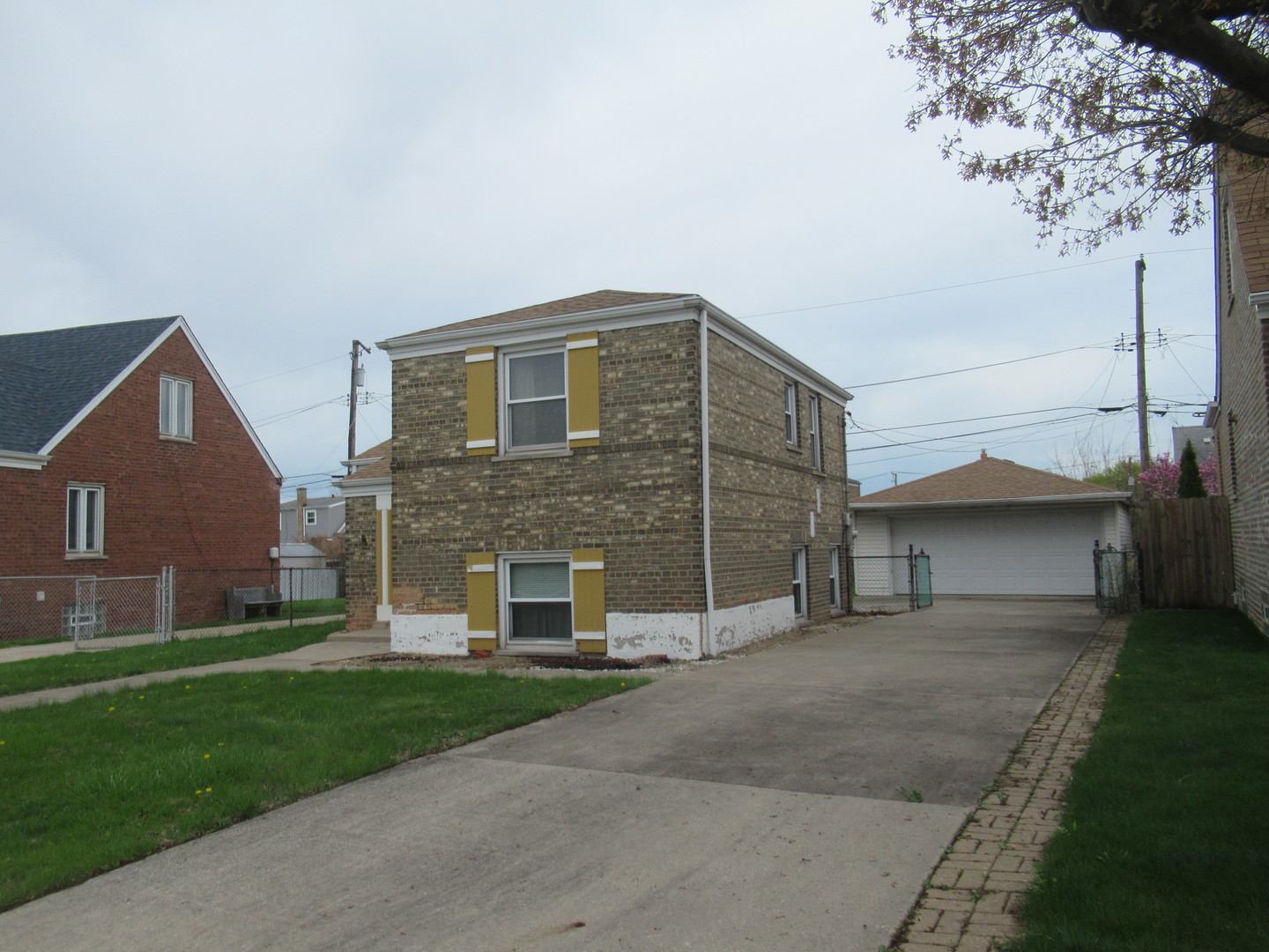 6349 S LAWLER Avenue