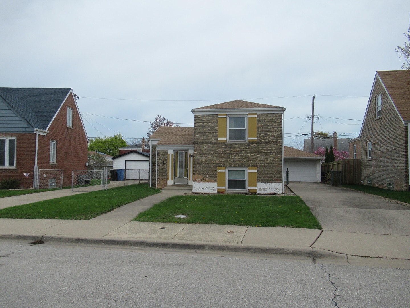6349 S LAWLER Avenue