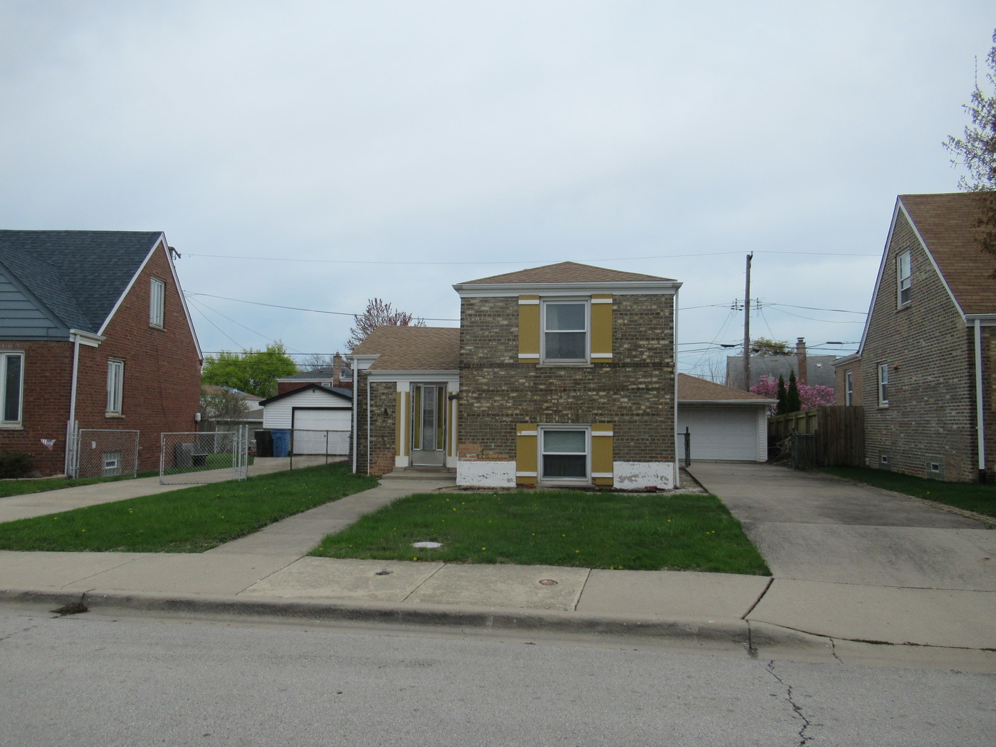 6349 S LAWLER Avenue