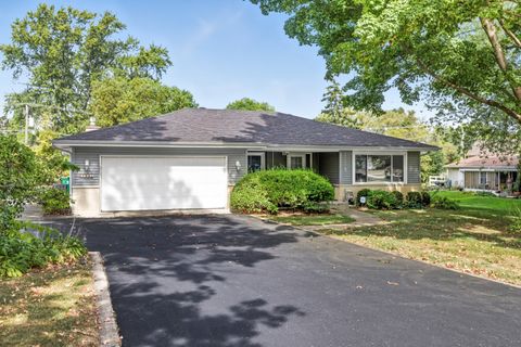 Photo of 22w180 W woodview Drive, Medinah, IL 60157 (MLS # 12488187)