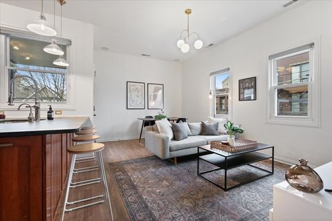 Tiny photo for 2615 N Wilton Avenue, Chicago, IL 60614 (MLS # 12620455)