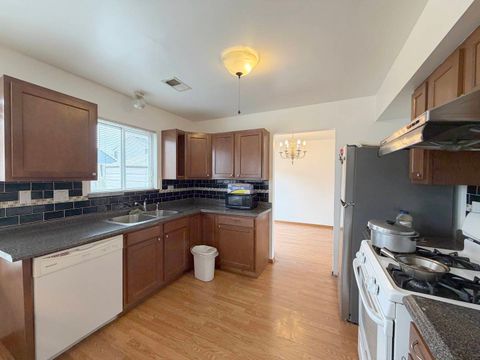 Tiny photo for Mundelein, IL 60060 (MLS # 12593713)