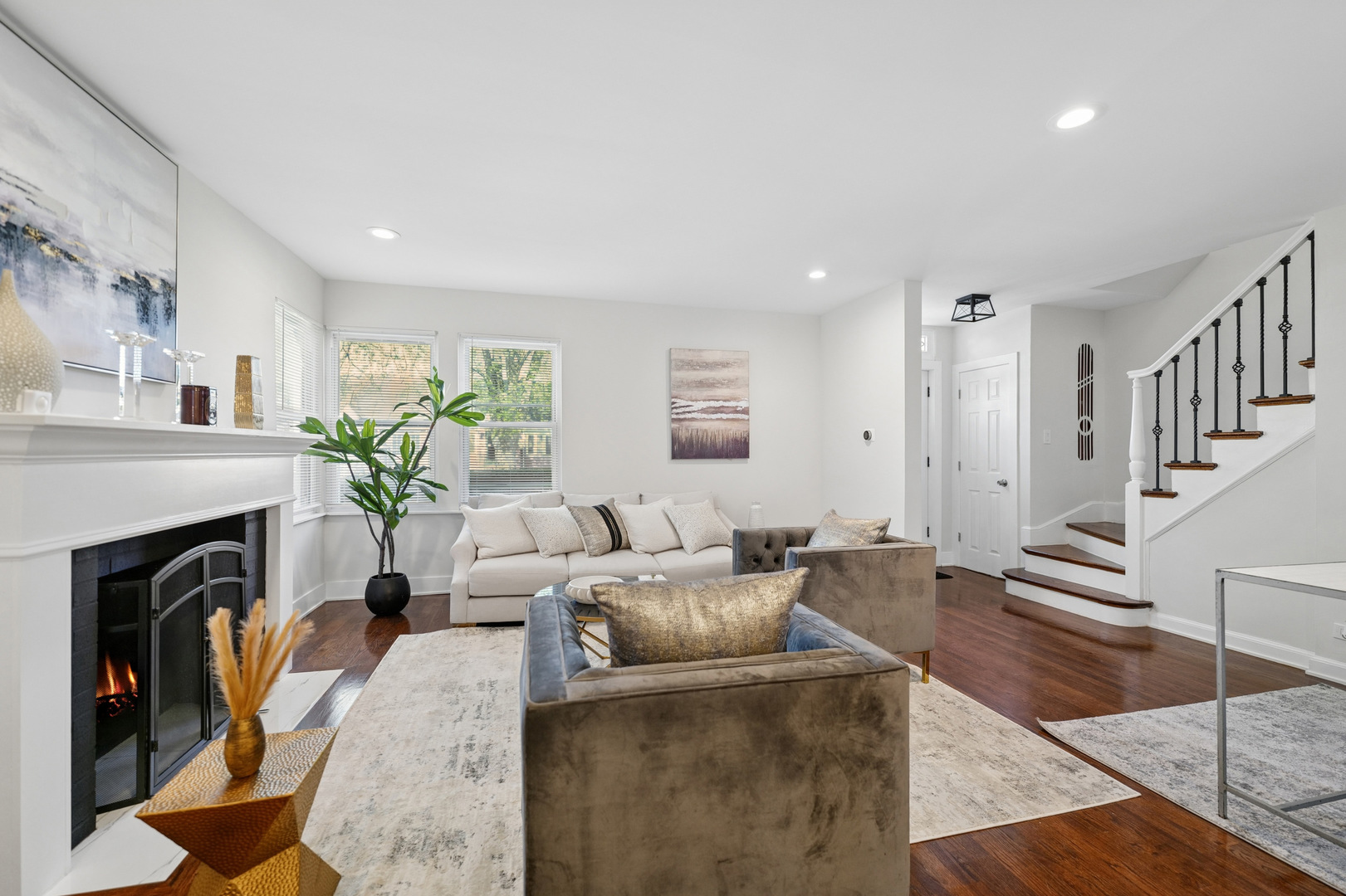 8329 S Vernon Avenue