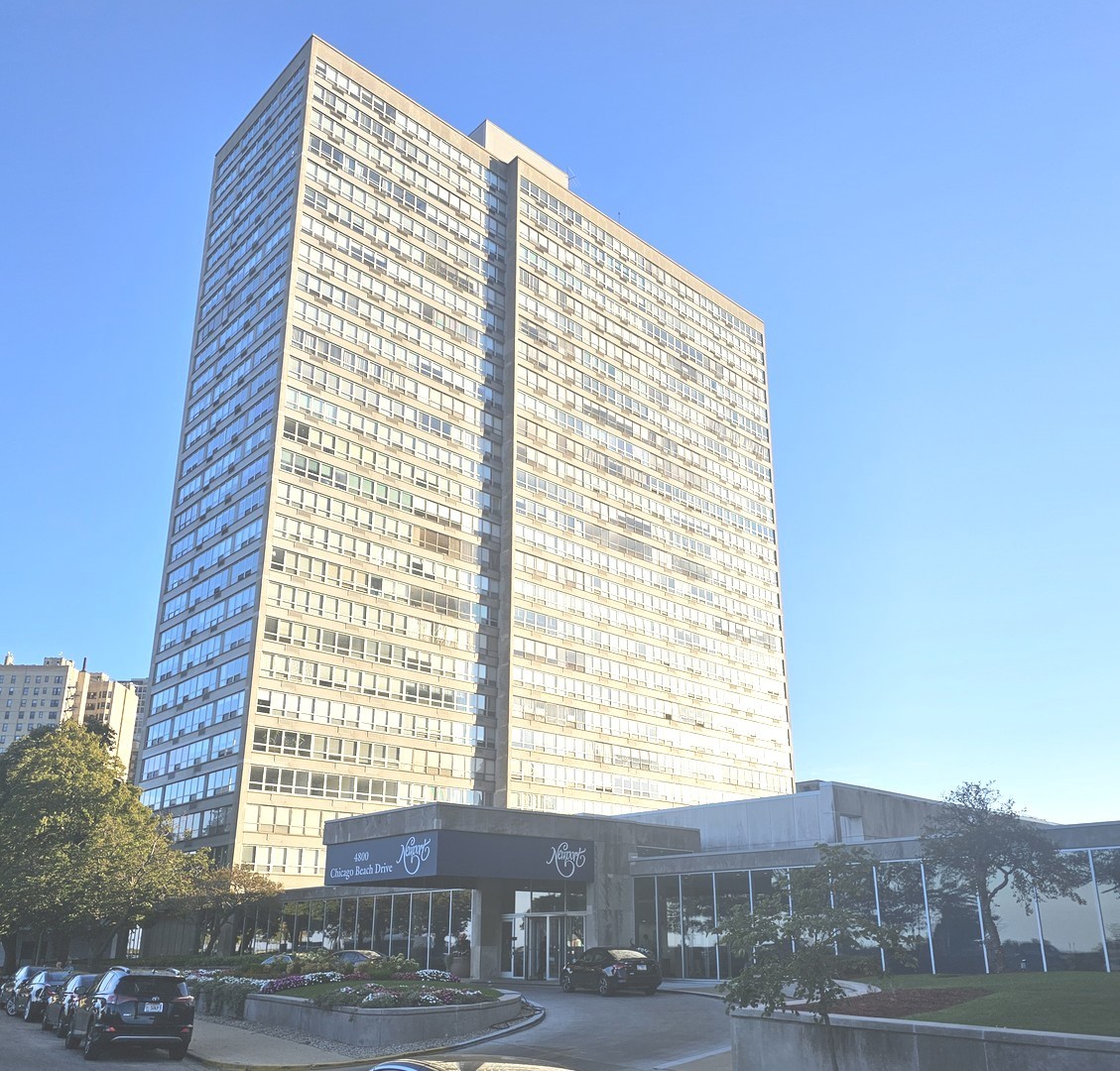 Photo 1 of 11 — 4800 S Chicago Beach Drive 1202S, Chicago, IL 60615