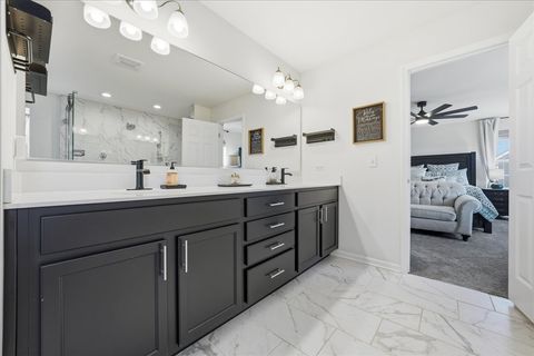 Tiny photo for 21127 Coventry Circle, Shorewood, IL 60404 (MLS # 12604348)