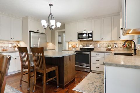 Tiny photo for 1505 Paddington Drive, Bloomington, IL 61704 (MLS # 12519050)