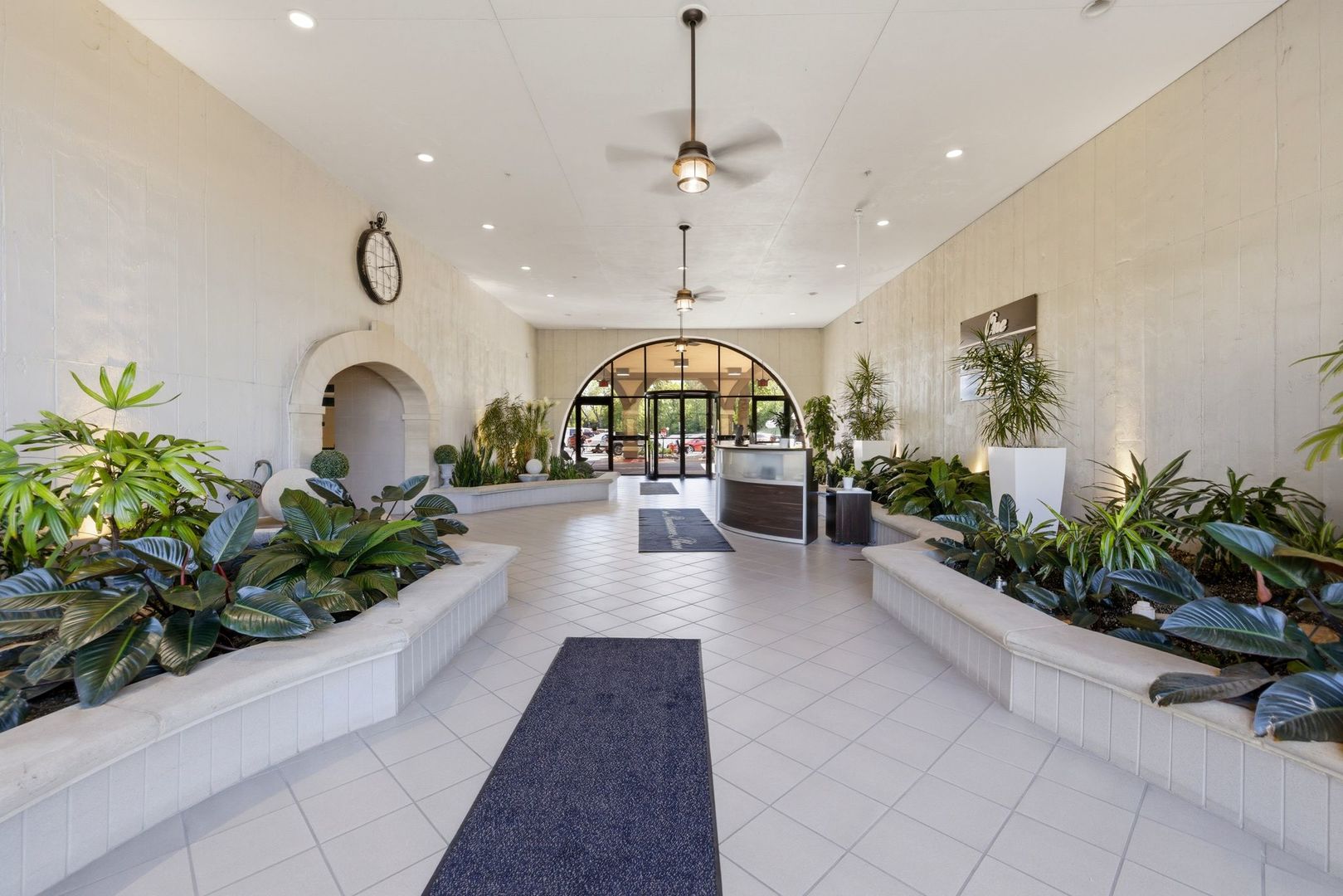 1 Renaissance Place 816