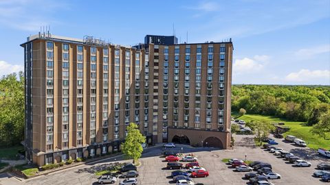 Photo of 1 Renaissance Place #816, Palatine, IL 60067 (MLS # 12646596)