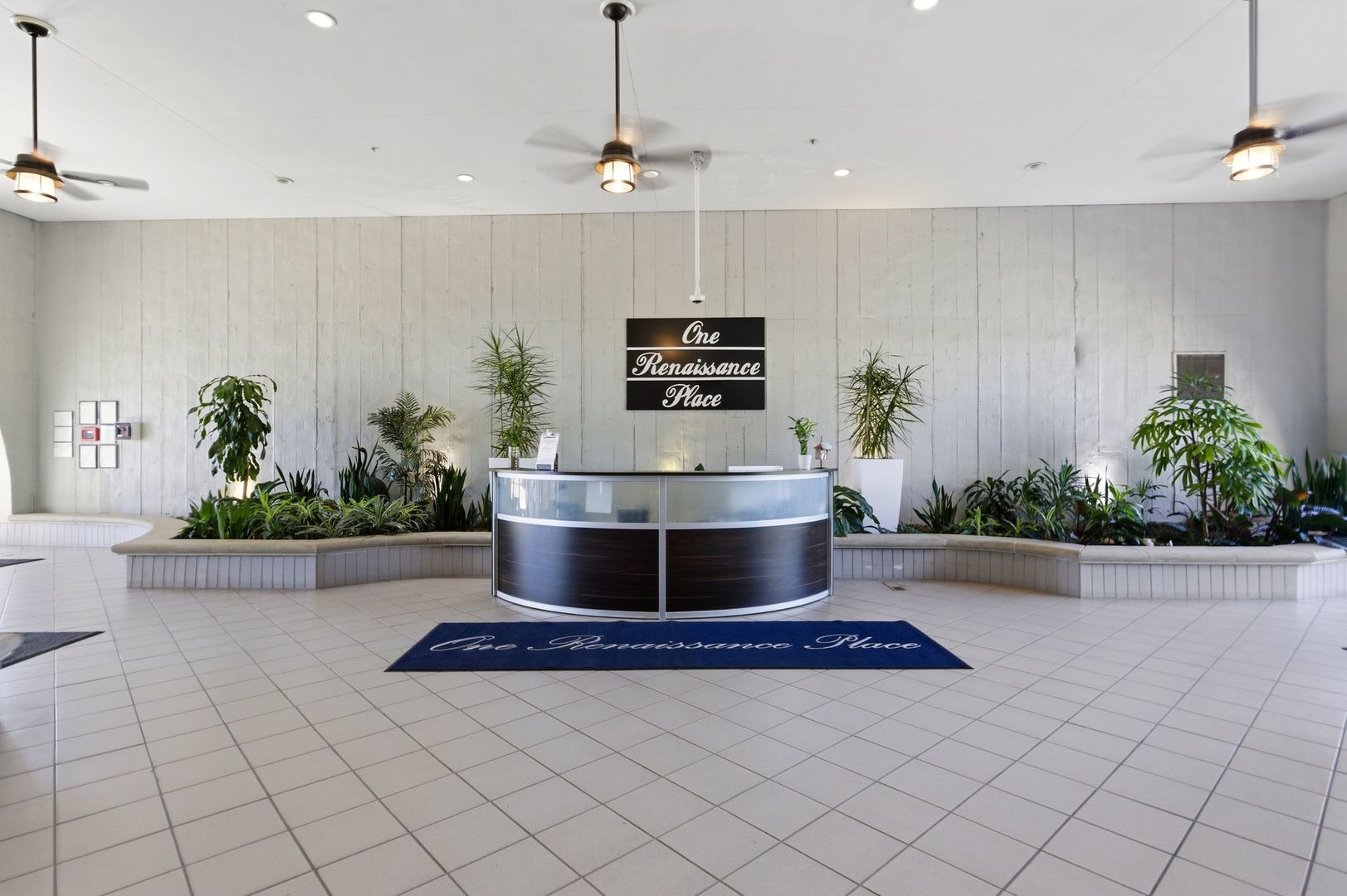 1 Renaissance Place 816