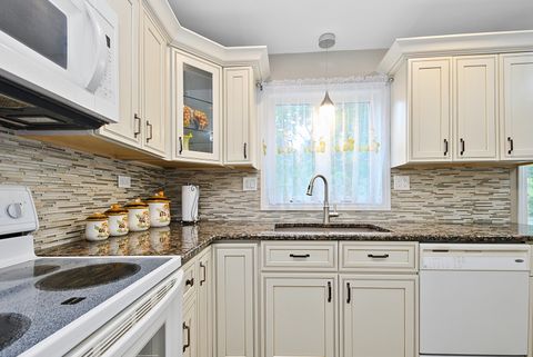 Tiny photo for 8604 W 95th Place #202, Hickory Hills, IL 60457 (MLS # 12674646)