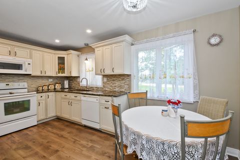 Tiny photo for 8604 W 95th Place #202, Hickory Hills, IL 60457 (MLS # 12674646)